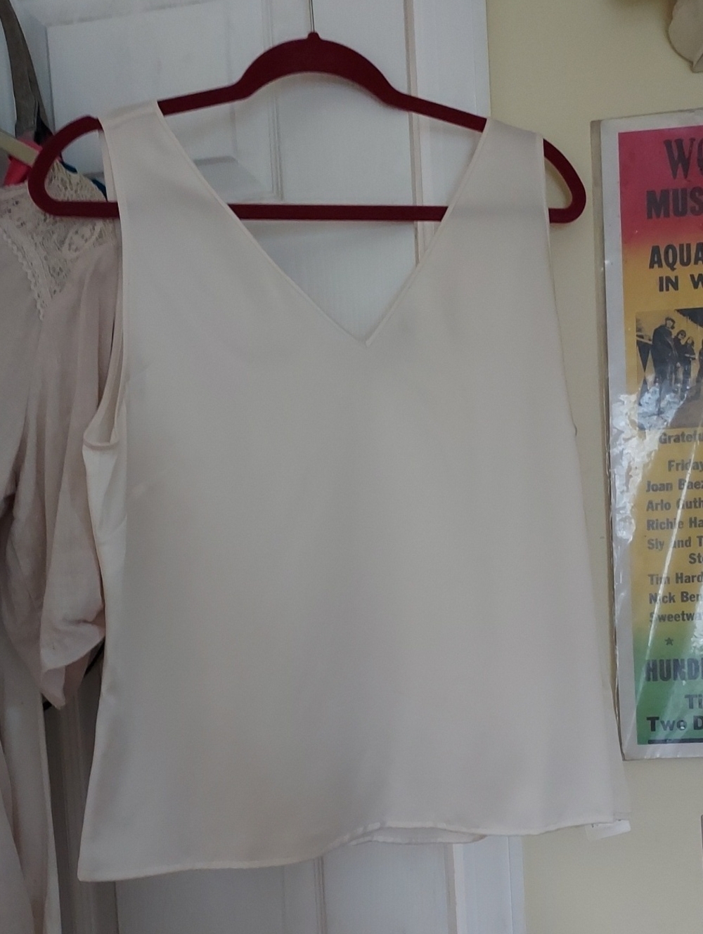 Ravella White Silk V Neck Sleeveless Top Sz M
